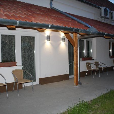 Oroszlány Czermann Holiday Inn מראה חיצוני תמונה