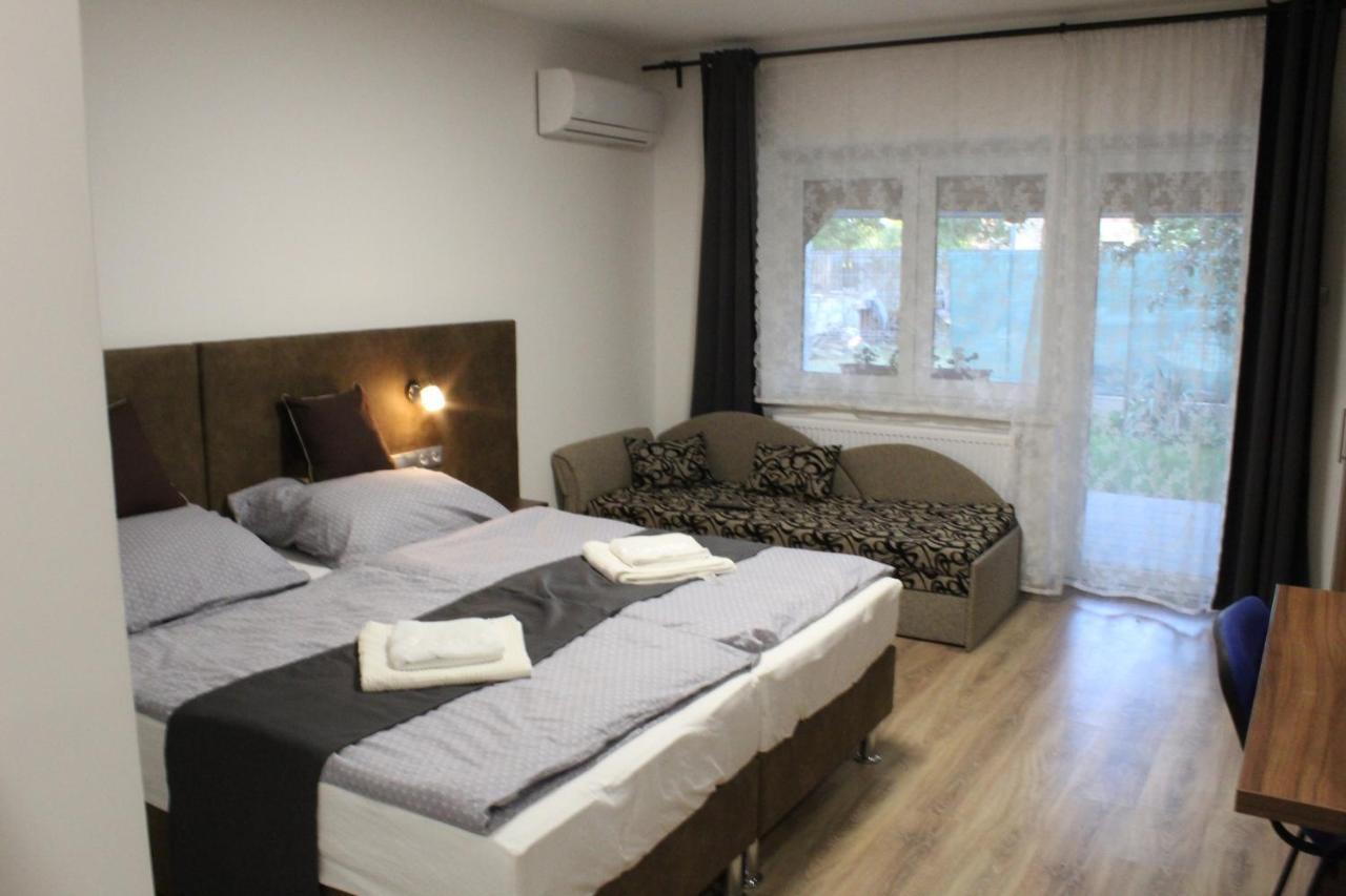 Oroszlány Czermann Holiday Inn מראה חיצוני תמונה