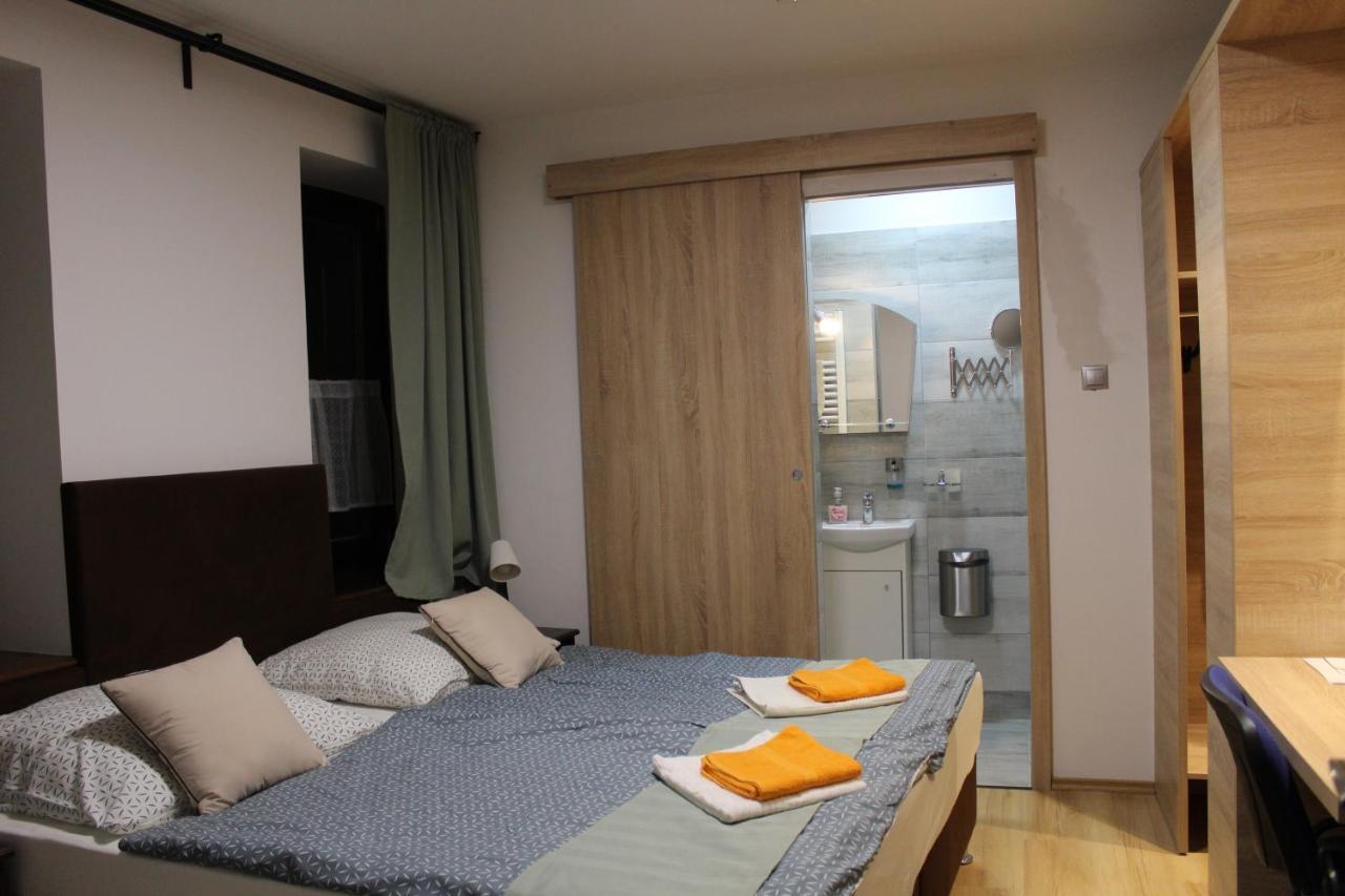 Oroszlány Czermann Holiday Inn מראה חיצוני תמונה