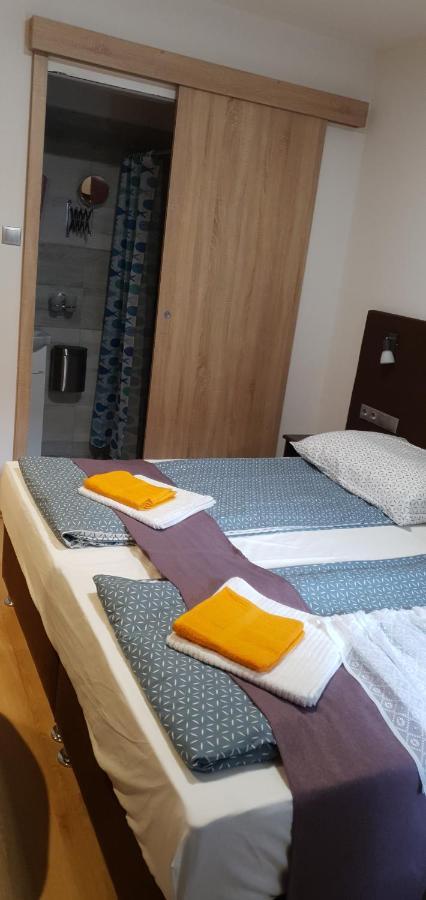 Oroszlány Czermann Holiday Inn מראה חיצוני תמונה