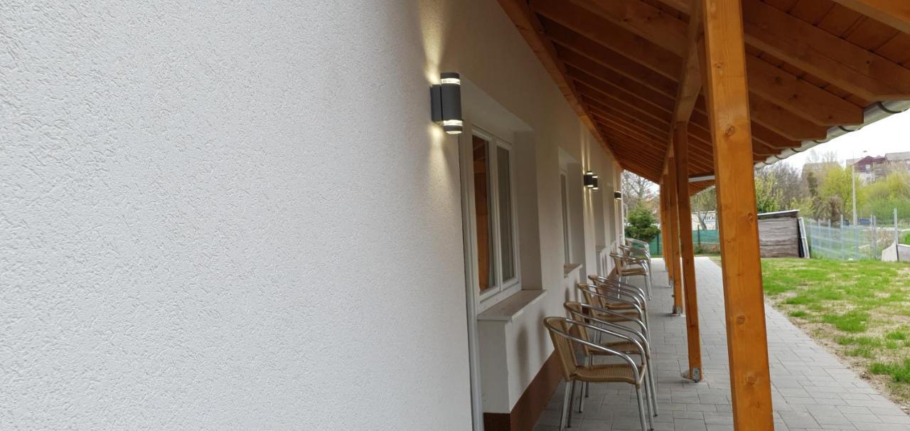Oroszlány Czermann Holiday Inn מראה חיצוני תמונה
