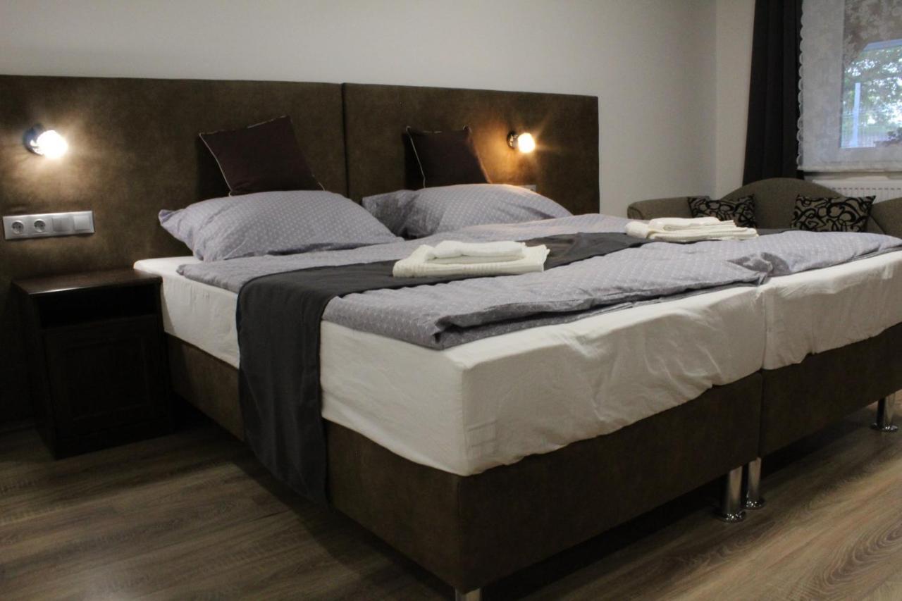 Oroszlány Czermann Holiday Inn מראה חיצוני תמונה